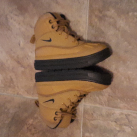 Nike ACG boots, size 11, tan - Picture 4 of 6